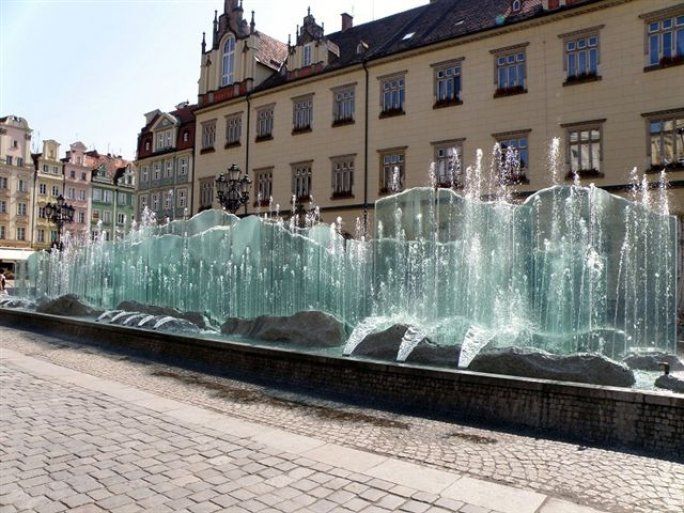 1. “Zdrój” Fountain – designed by Alojzy Gryt, 2001 – Market Square, Pigeon Square, photo by Monika Muszyńska